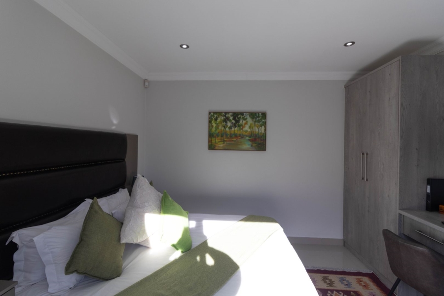 7 Bedroom Property for Sale in Sandbaai Western Cape